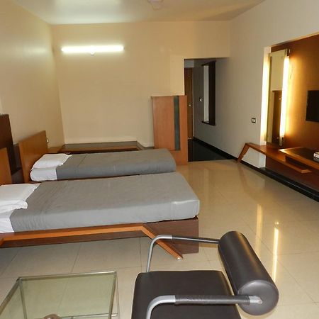 Hotel Rock Regency Toranagallu Exterior photo