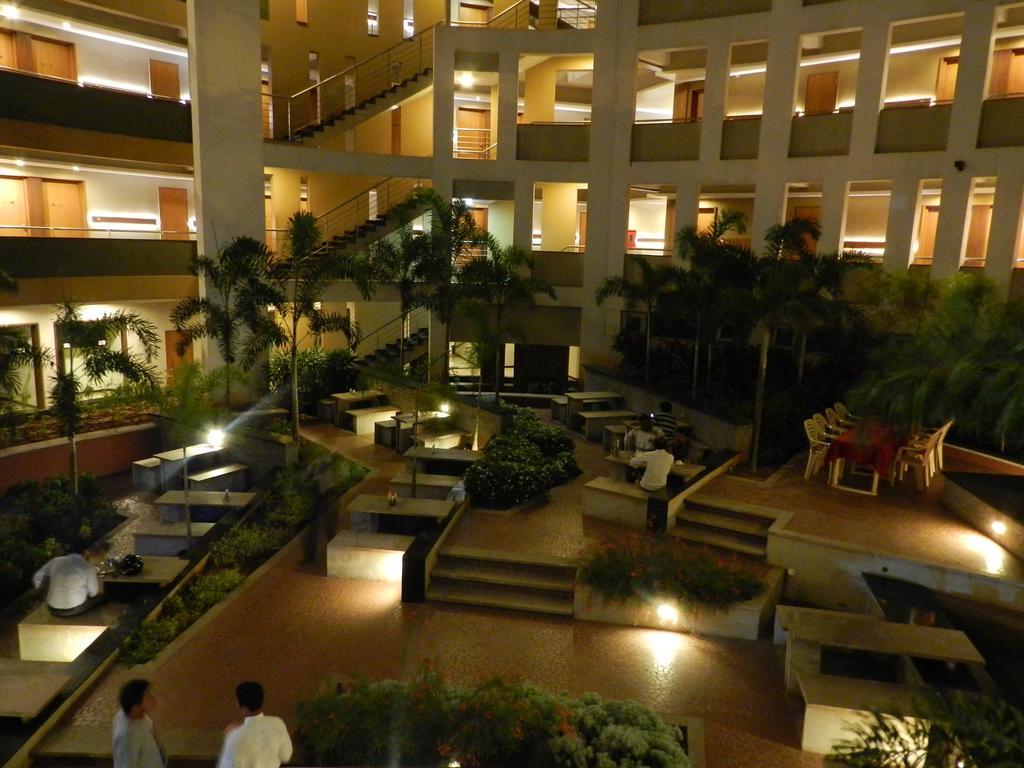 Hotel Rock Regency Toranagallu Exterior photo