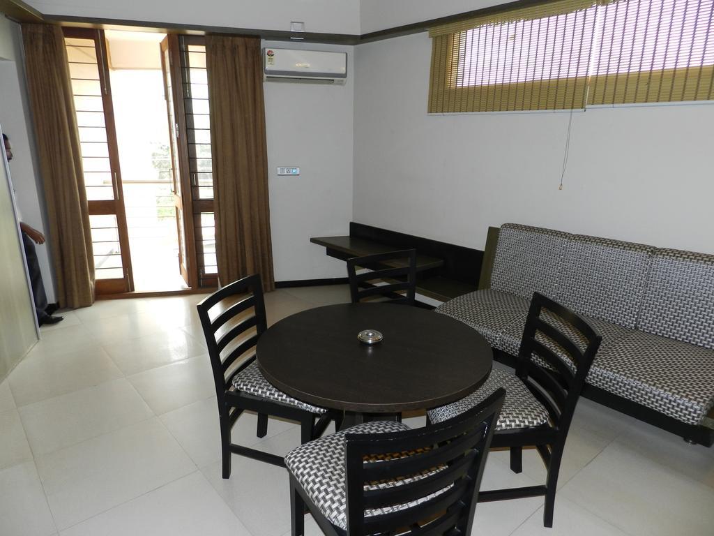 Hotel Rock Regency Toranagallu Room photo