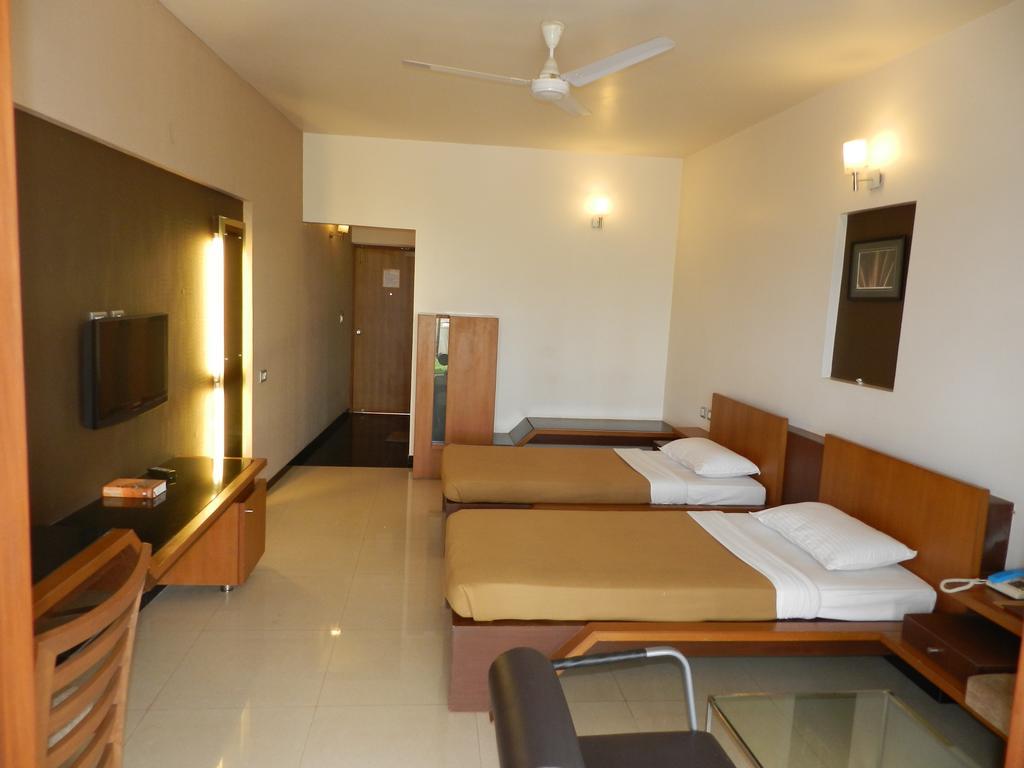 Hotel Rock Regency Toranagallu Exterior photo