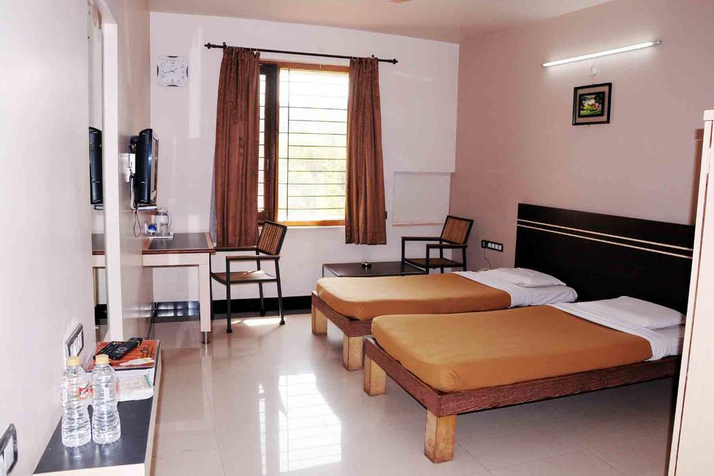 Hotel Rock Regency Toranagallu Exterior photo